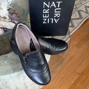 Naturalizer women’s loafers, black leather, side zip, slip on, 7.5 M